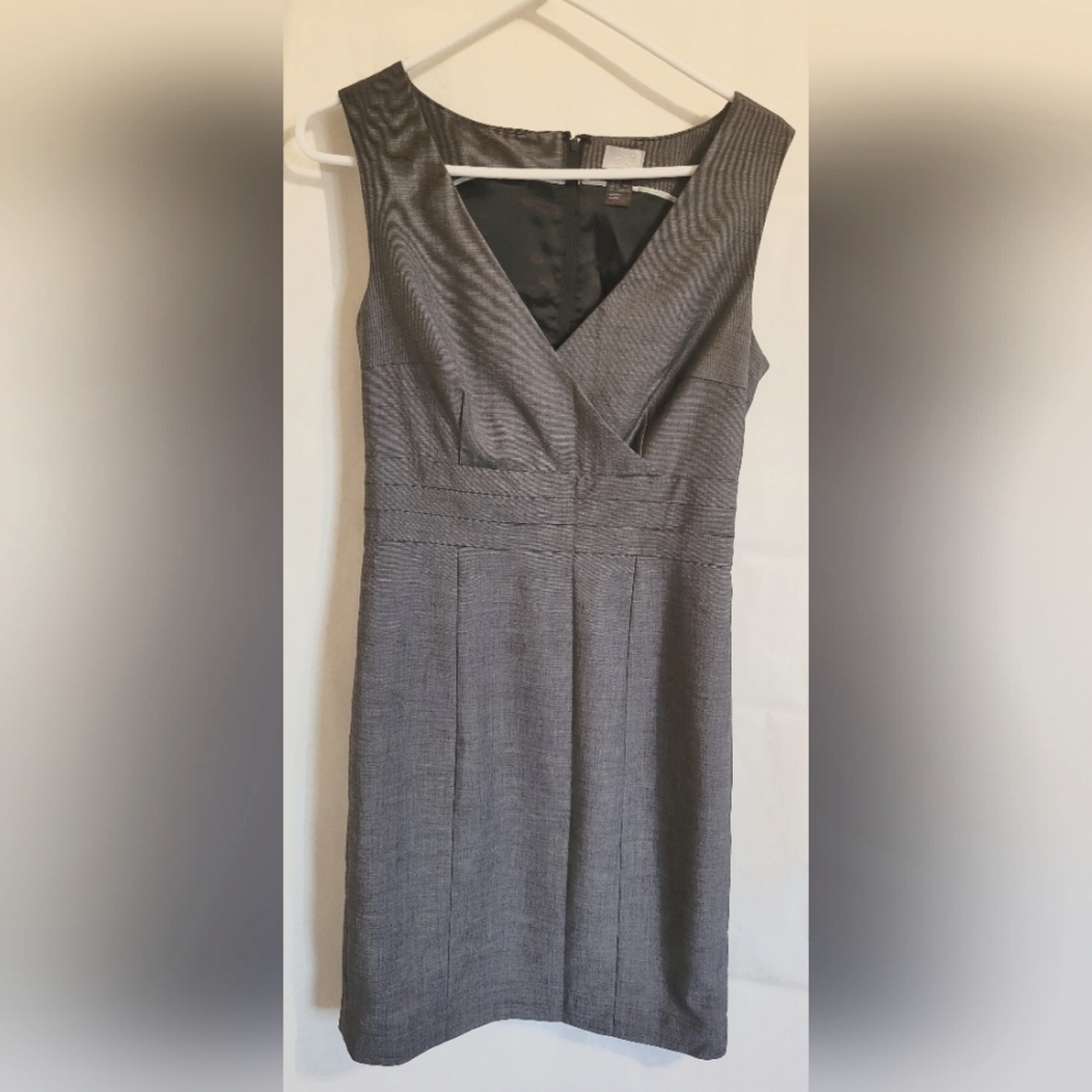 H&M Dress Size 8 Gray Sleeveless Short Professional. New without Tag